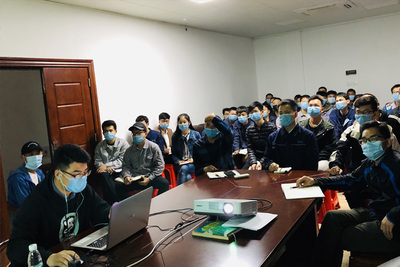 2020年4月8日，我司常务副总经理肖玮在石墨邦平台就天然石墨负极材料进行讲授，公司高层和职工共同观